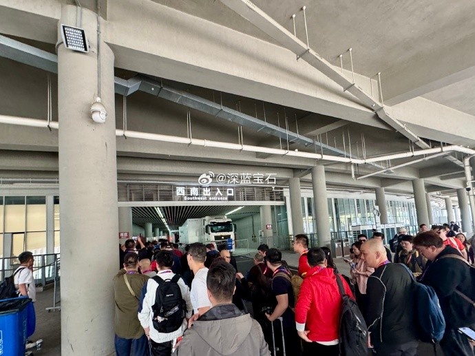 盛況空前！記者曬照：距離中澳之戰還有三小時，現場記者已超百名