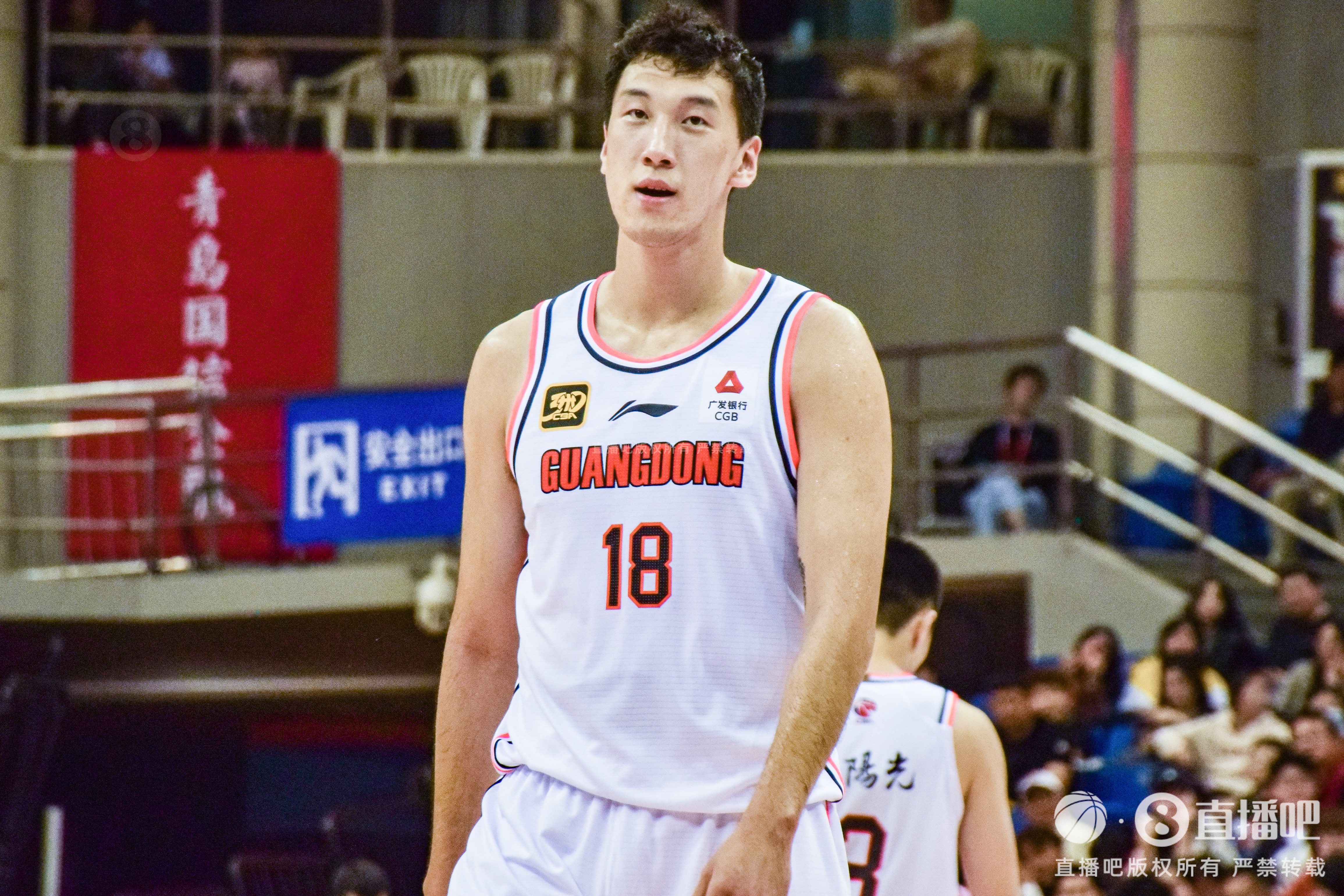 高炮臺發威！杜潤旺半場6中5拿到13分2斷1帽 三分3中3