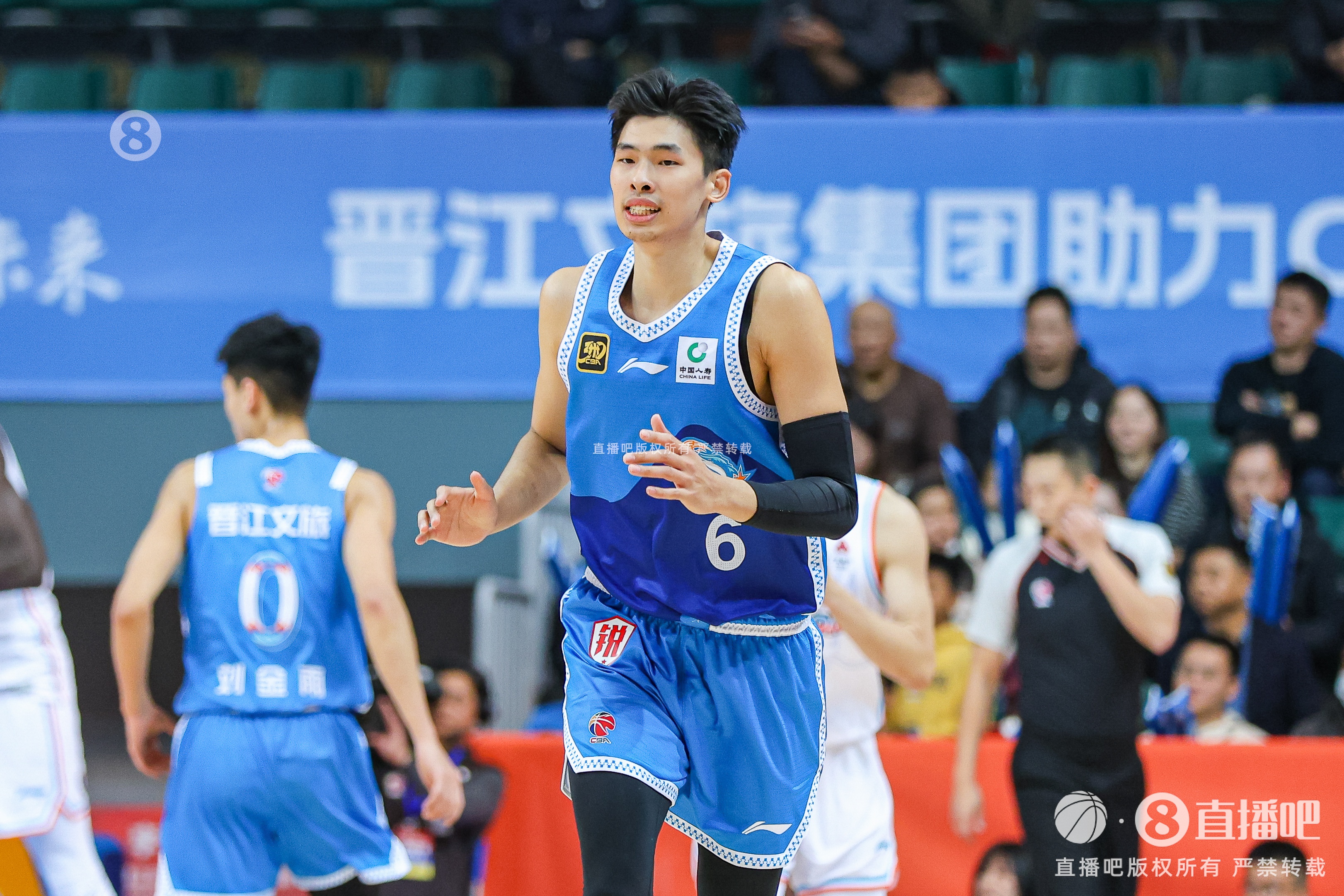 拼盡全力！鄒陽(yáng)17中10空砍27分10板 罰球4中4