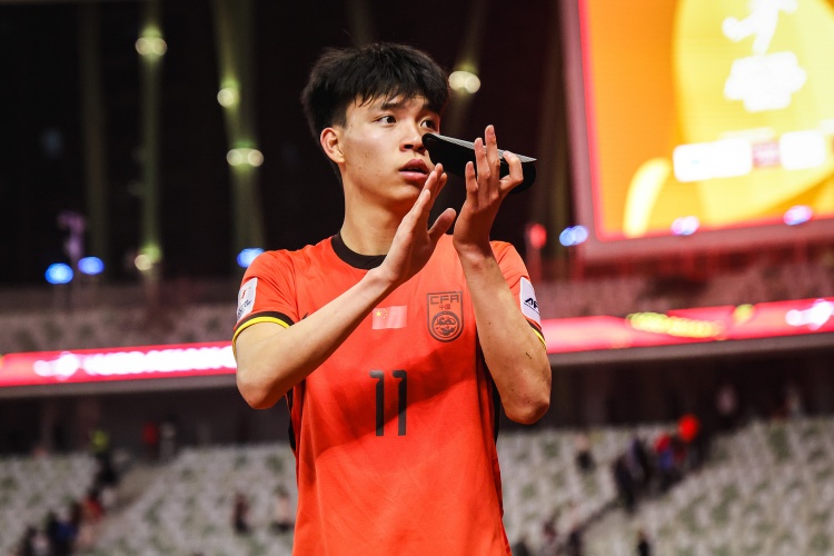 期待首秀！18歲王鈺棟入選中澳戰(zhàn)名單&穿11號，首進(jìn)國足正賽名單