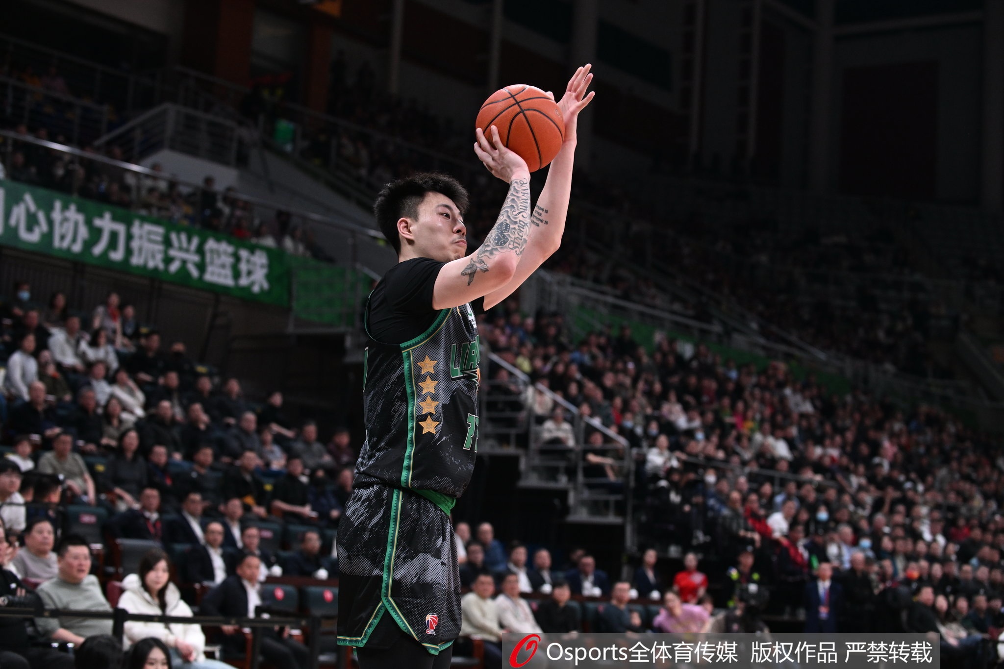 雙星閃耀！張鎮麟&韓德君半場合計12中8 合砍21分9籃板2助攻2搶斷